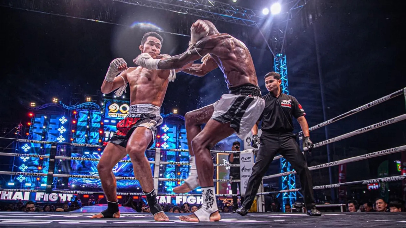 A Muay Thai bout on the THAI FIGHT stage